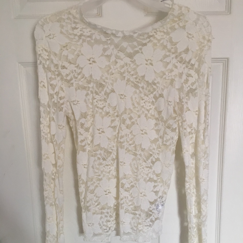 Long-sleeved lace shirt